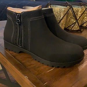 Brand NEW Jenna black boots.